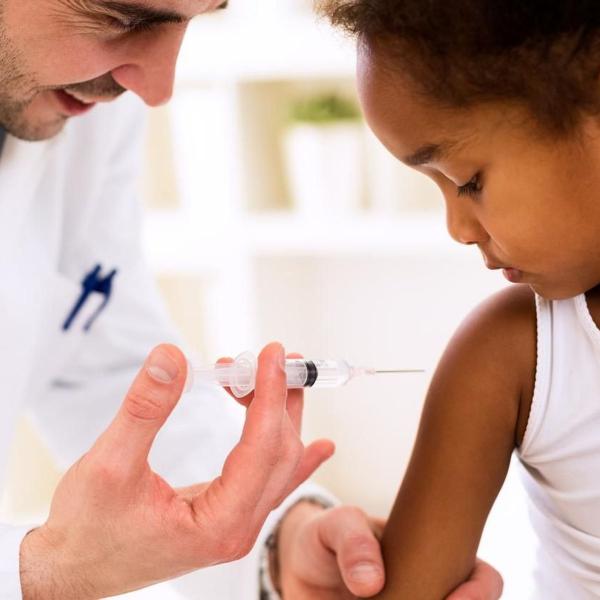 Le vaccin anti-covid 19 est-il recommandé aux enfants et aux adolescents ?