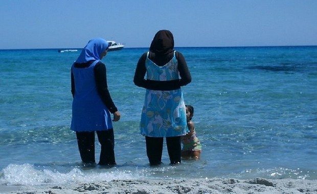 Syrie: le port du burkini obligatoire sur les plages publiques