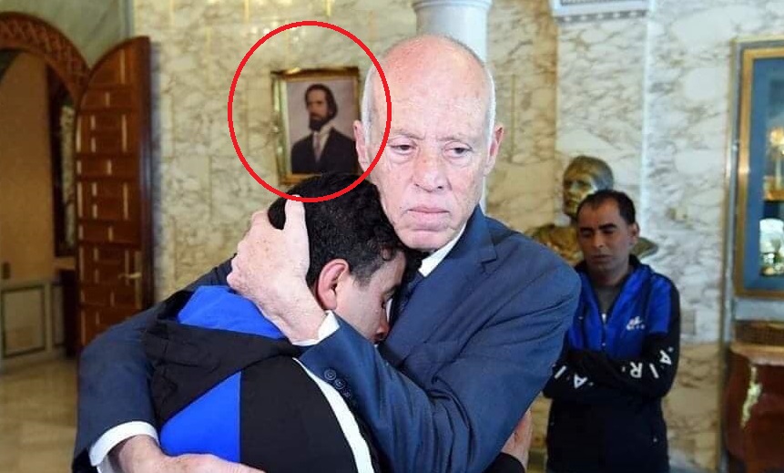 Le portrait de Bourguiba au Palais de Carthage est toujours à sa place