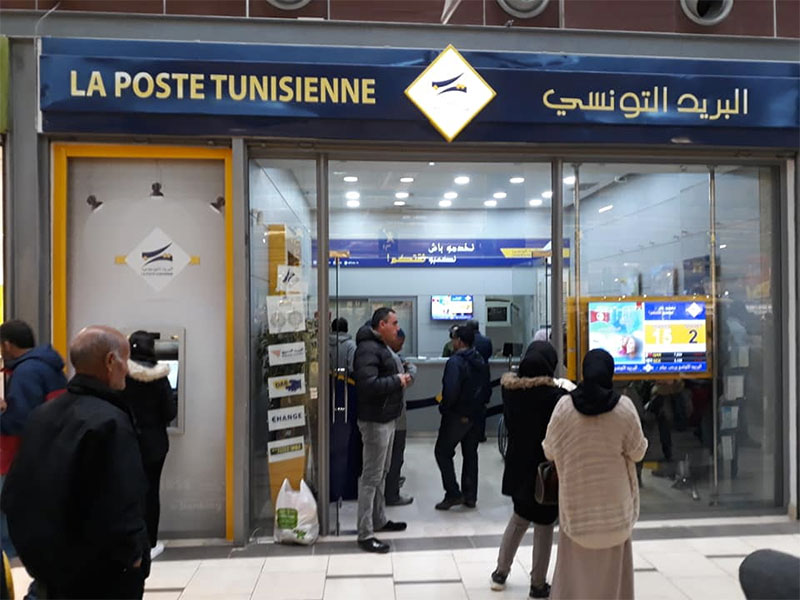 Les bureaux de poste pris d'assaut par les citoyens