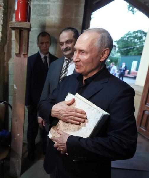 Poutine: La profanation du Coran est un crime en Russie