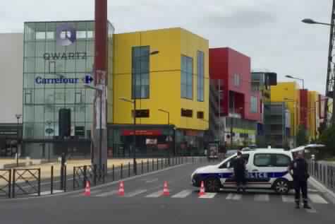 Prise d'otages dans un centre commercial en France