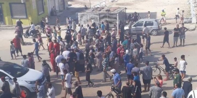 Nabeul : des protestataires bloquent la route entre Korba et Kélibia
