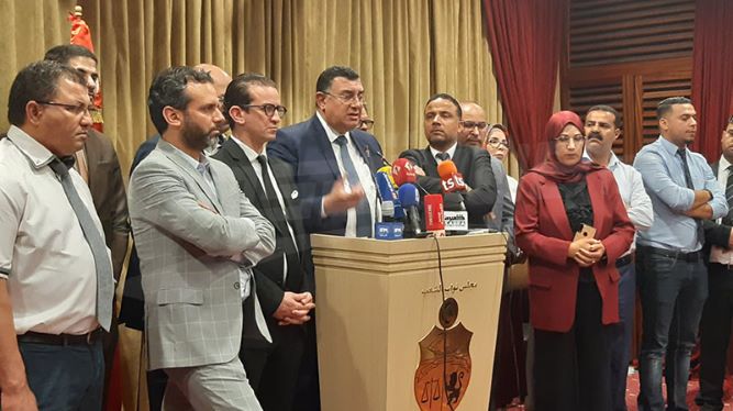 ARP : les journalistes boycottent une conférence de presse à cause de Makhlouf