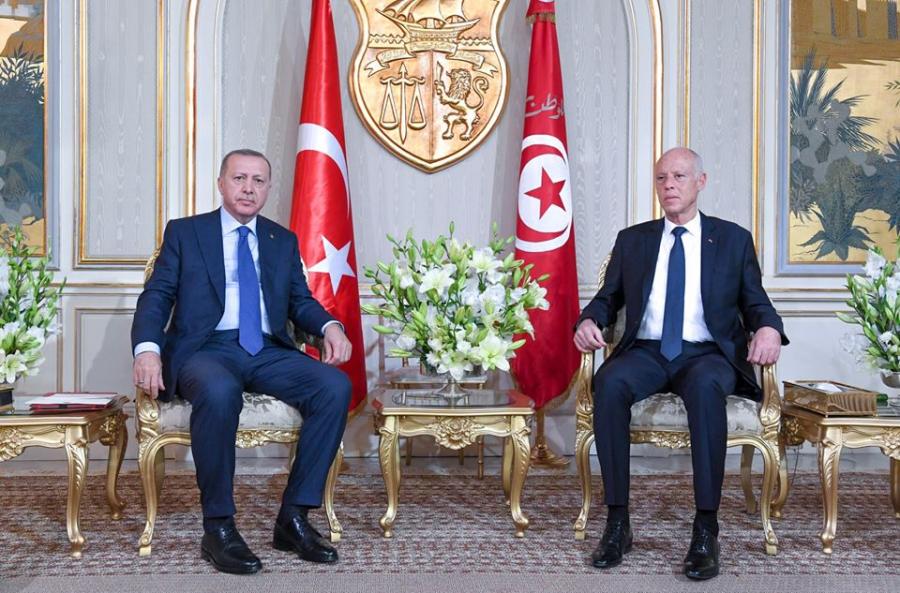 Kais Saied a-t-il été forcé par Erdogan pour soutenir Fayez Sarraj contre Khalifa Hafter ?