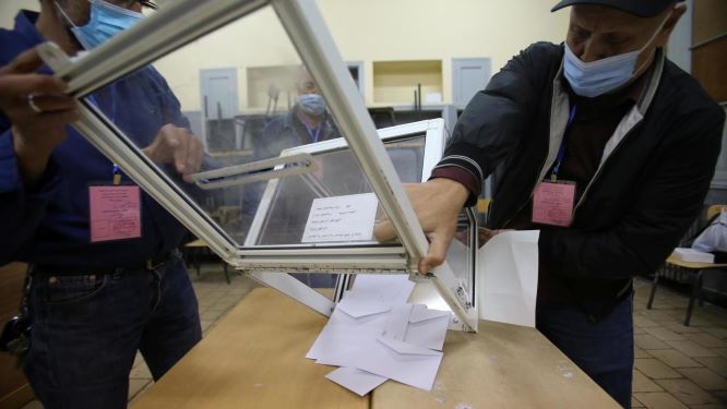 Les Algériens ont massivement boycotté le référendum constitutionnel