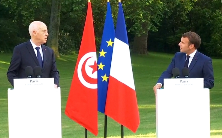 Le président Kaïs Saied s’entretient avec Emmanuel Macron