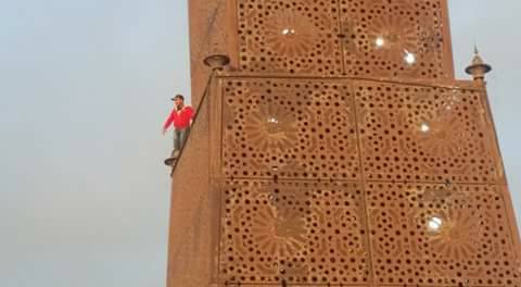 AFP : Un Tunisien escalade l’horloge pour crier « rendez-nous Obama»