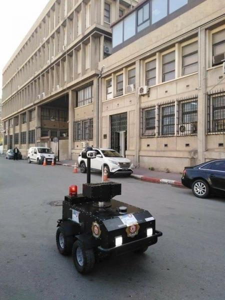 Un robot devant le ministère de l’Intérieur- Qui en est l’inventeur ?