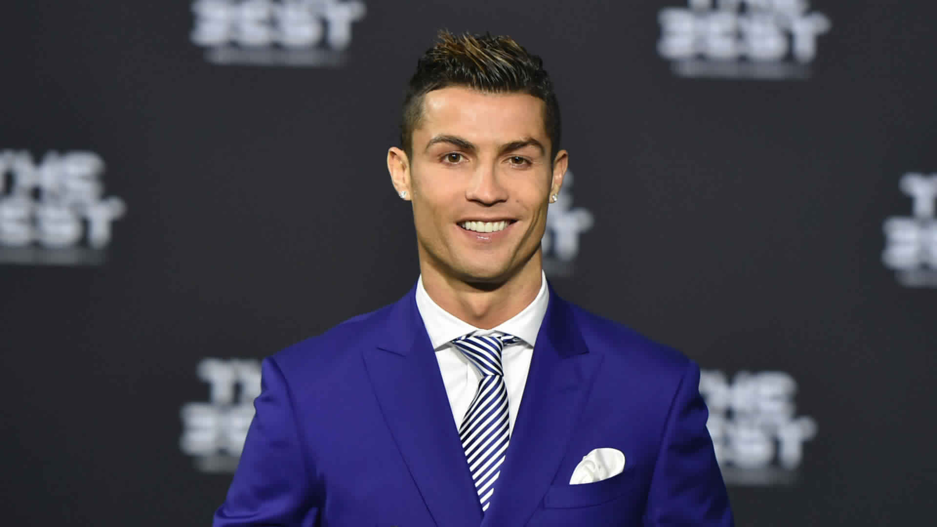Ballon d'Or : Ronaldo sacré pour la 5e fois, devant Messi et Neymar