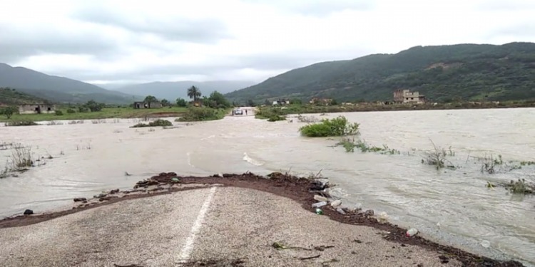 Crue de Medjerda: la route reliant Raoued et Kalâat El Andalous fermée