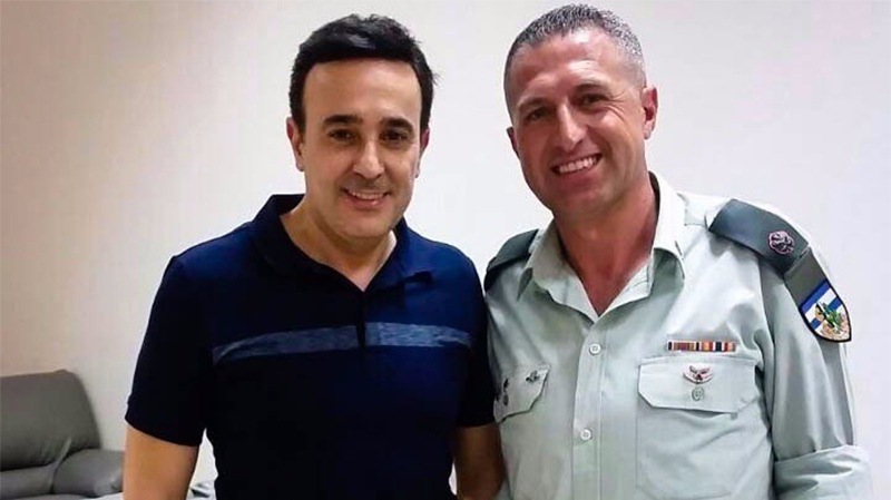 La photo du jour : Saber Rebai avec un policier israélien : le piège ?