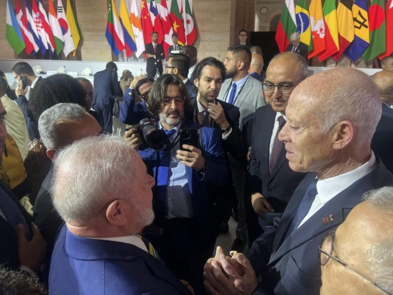 Sommet de Paris : Saïed participe à la clôture et consensus pour réformer le système financier mondial, selon Macron