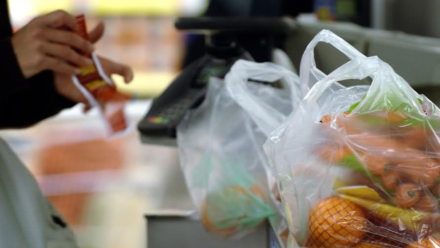 L’Interdiction des sacs en plastique suscite la colère des fabricants