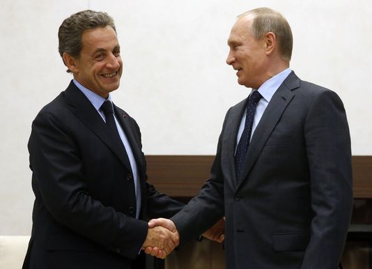 Controverses après la visite de Sarkozy en Russie