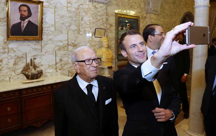 Le selfie de Macron au Palais de Carthage !