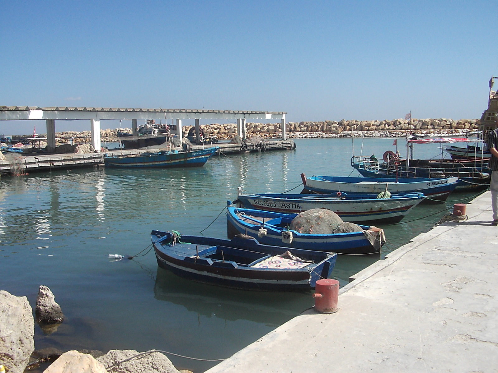 Les proches des marins-pêcheurs retenus en Libye bloquent le port de pêche de Sfax