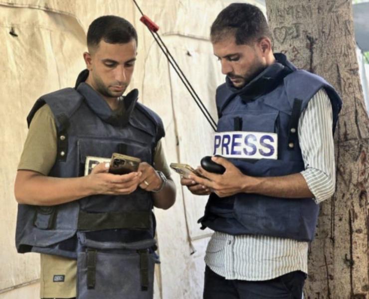 Aljazeera : Deux journalistes tombés en martyrs dans une attaque israélienne contre leur tente