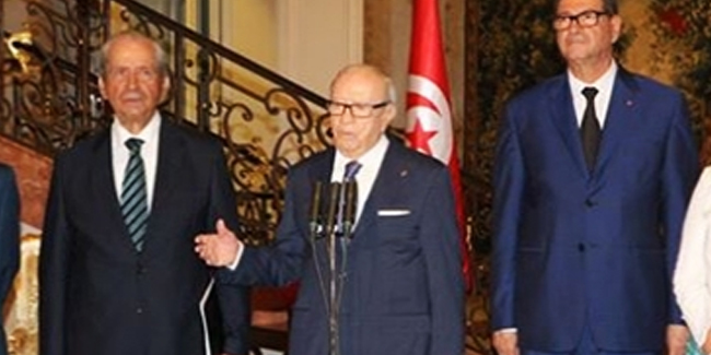 La popularité des trois présidents en chute libre