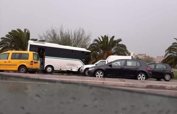 SORETRAS-UGTT : Trois cadres syndicaux légèrement blessés, suite au dérapage de leur bus, à Tunis