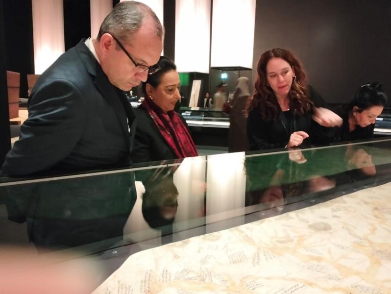 Djeddah : Amina Srafi visite la Biennale des Arts Islamiques où la Tunisie expose des pièces historiques