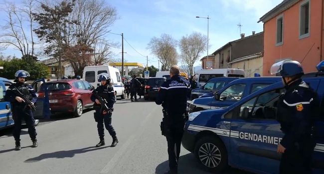 Prise d'otages mortelle dans un supermarché en France