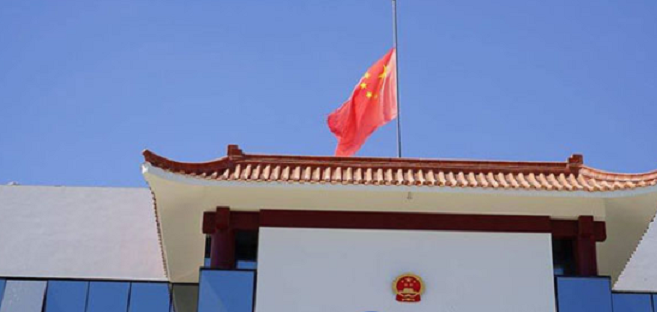 L'Ambassade de Chine met son drapeau en berne en hommage à BCE