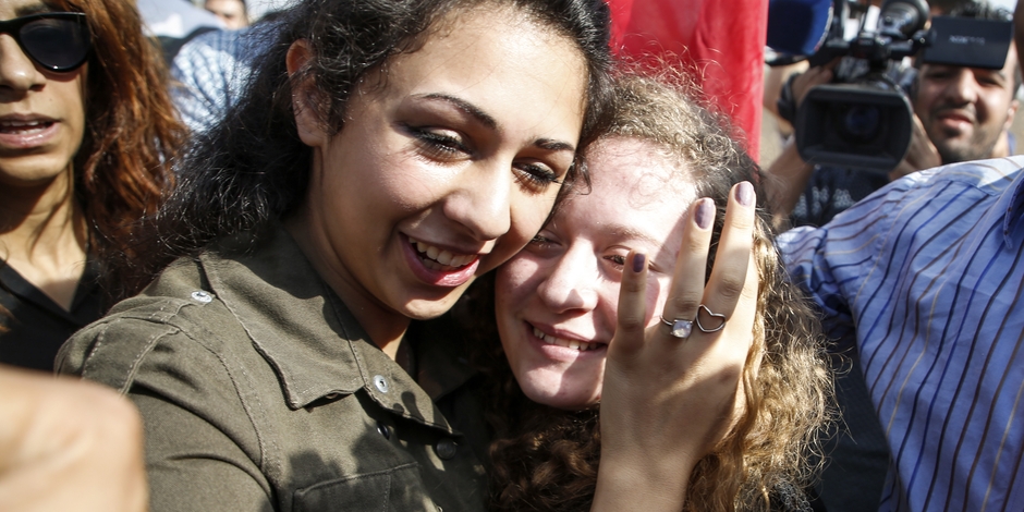La jeune Palestinienne Ahed Tamimi rentre à la maison
