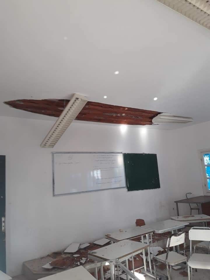 Le toit d’une salle de classe s’effondre : mouvement de panique parmi les élèves