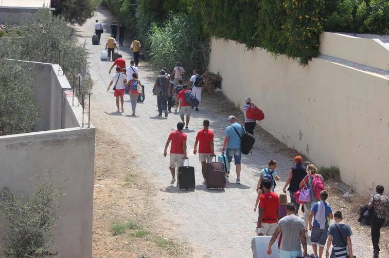 Les touristes plient bagages