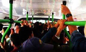 Déconfinement : Distanciation sociale dans les transports publics? Les usagers n’y croient pas