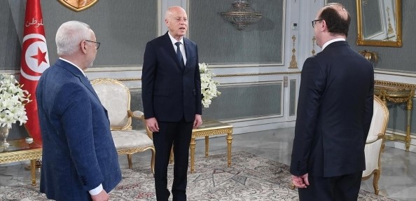 Que cessent les palabres et les hésitations, place à « l’Union sacrée »
