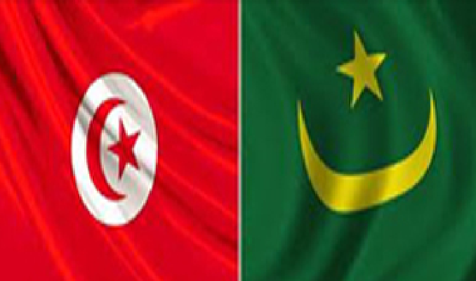 Le Président mauritanien décore l'Ambassadeur de Tunisie à l'occasion de la fin de sa mission