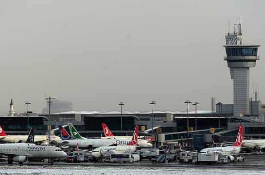 Elle rate son vol et se pend dans l'aéroport