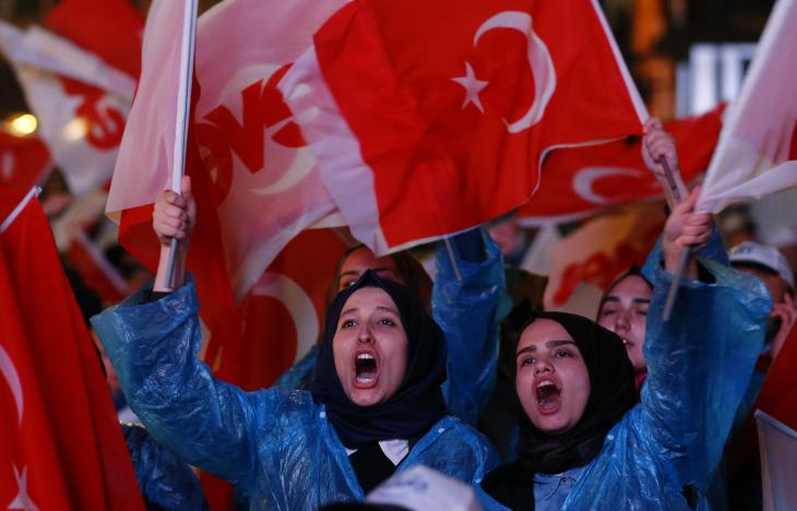 Turquie : le vote en faveur du référendum voulu par Erdogan moins large qu’attendu