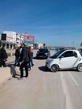 Une équipe d’Al Wataniya 1 agressée sur la route par des vendeurs de voitures d’occasion