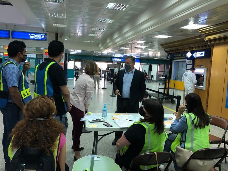 Retour de 98 étudiants tunisiens rapatriés par l’ambassade américaine à Tunis