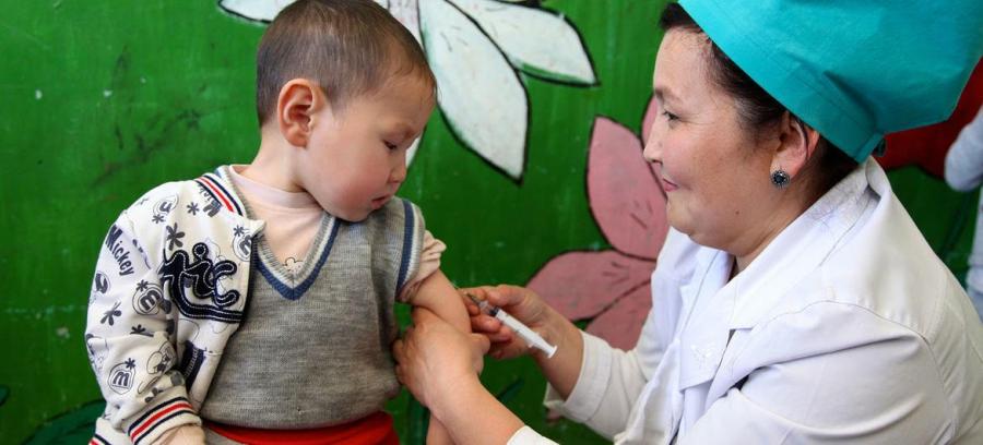 La vaccination des enfants dans le monde stagne, alerte l’ONU