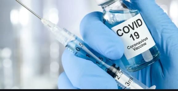 Coronavirus: "Pas de vaccin disponible avant au moins 18 mois"