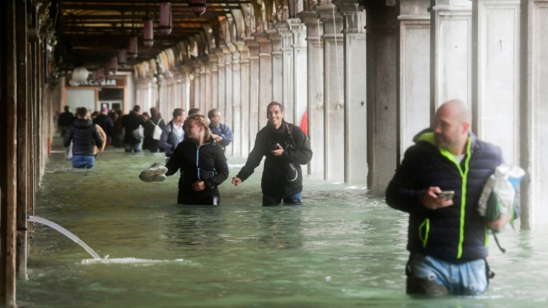 Italie : montée historique des eaux à Venise et 5 morts