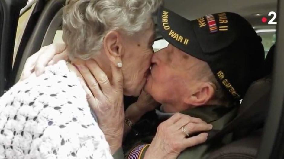 Un vétéran américain âgé de 98 ans de la Seconde guerre retrouve sa dulcinée 75 ans après