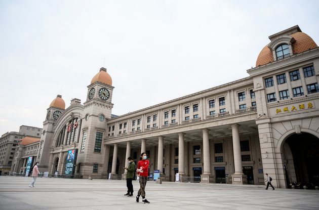 Après deux mois d’isolement total Wuhan, l’épicentre de coronavirus sera enfin dé-confinée
