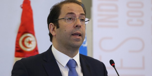 Chahed insiste sur le rôle des marchés publics dans l’impulsion de la croissance