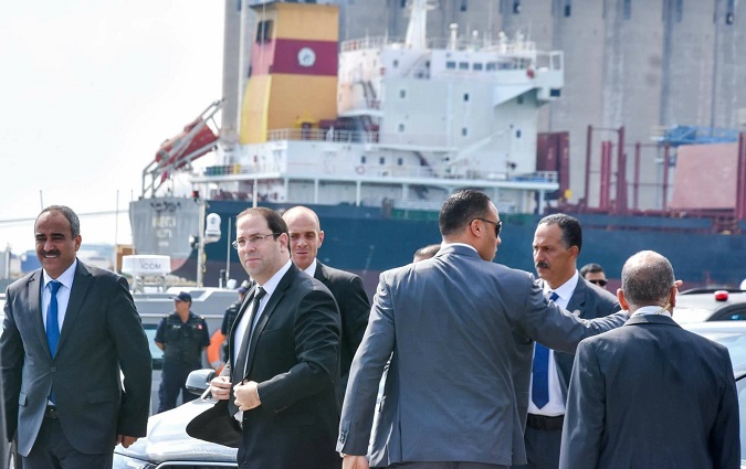 Youssef Chahed au Port de la Goulette pour réceptionner du matériel destiné à la Douane
