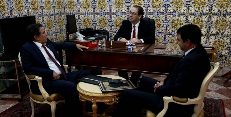 Youssef Chahed s’entretient avec les ministres de l’Intérieur et de la Défense