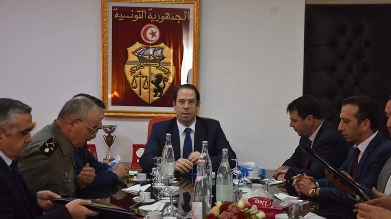 Youssef Chahed donne ses instructions pour renforcer la protection  des sites de production