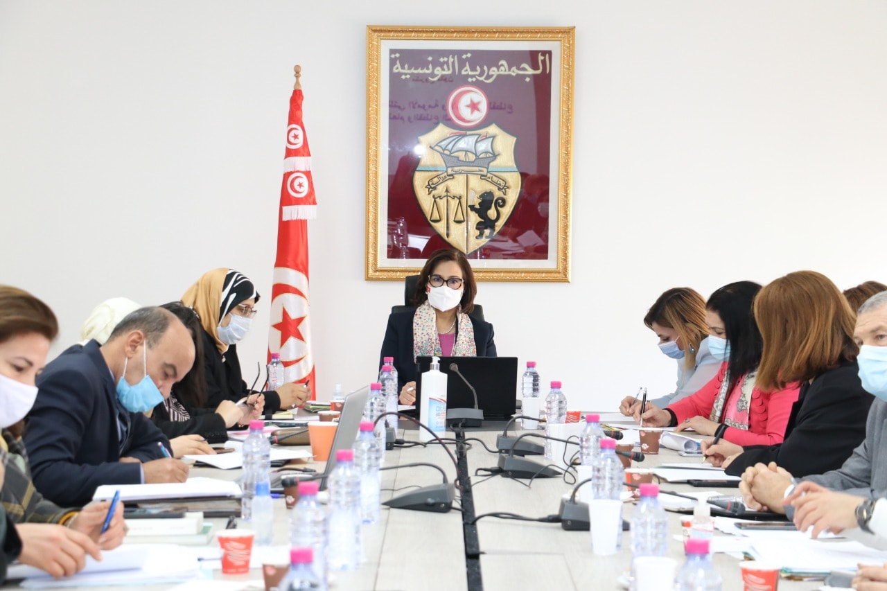 La ministre de la famille appelle à une réflexion sur le financement du congé paternité-maternité