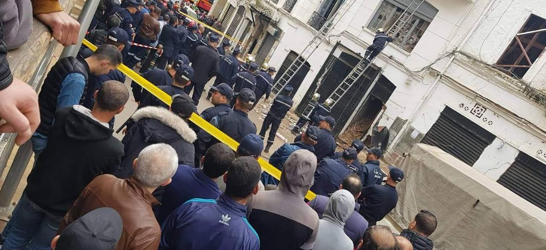 Un immeuble de quatre étages s'est effondré lundi vers 6h00 du matin à la rue Tamglit à la Basse Casbah, à proximité de la mosquée Ketchaoua, à Alger.