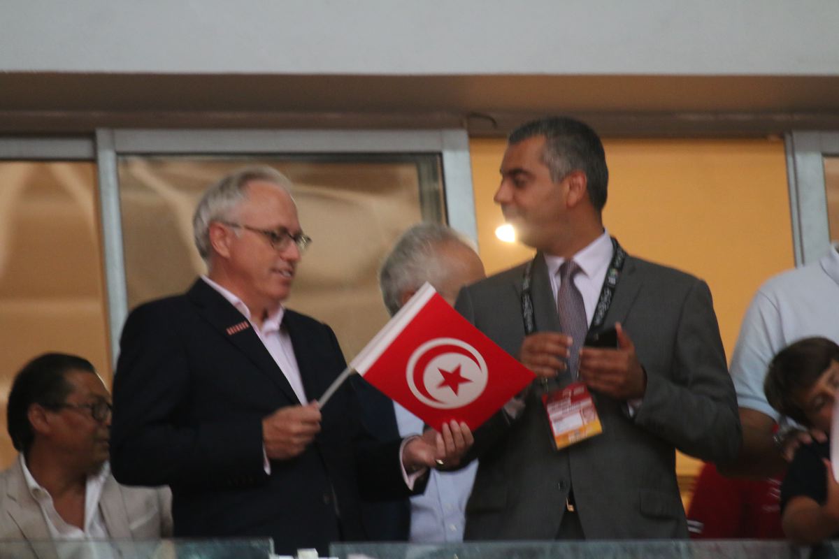  Ken Campbell, DG d’Ooredoo Tunisie supportant la sélection tunisienne 