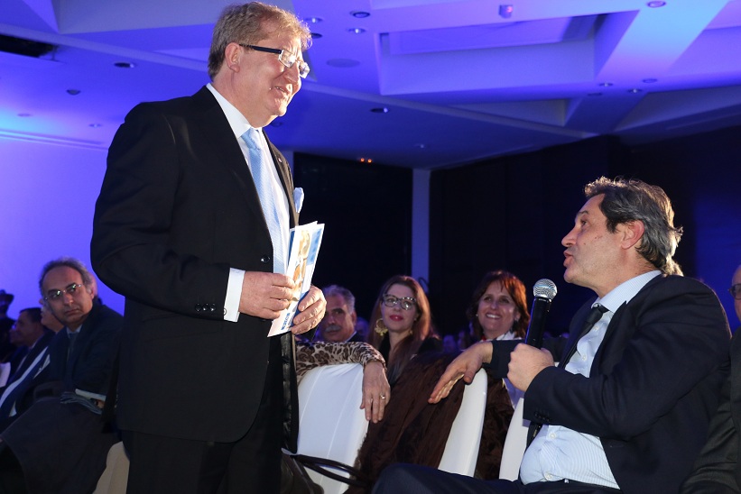 Riadh Mouakher ministre des collectivités locales et de l’environnement, lauréat du prix Sanofi en 1996